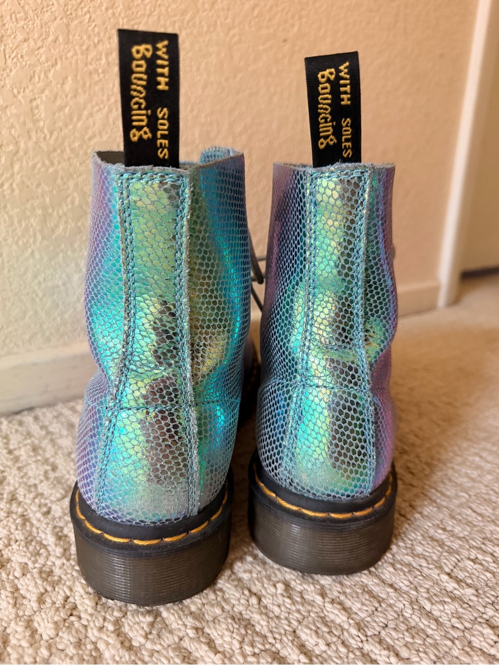 Dr. Martens Iridescent Teal Mermaid Scale Combat Boots w/iridescent laces Sz 10 - Picture 5 of 8